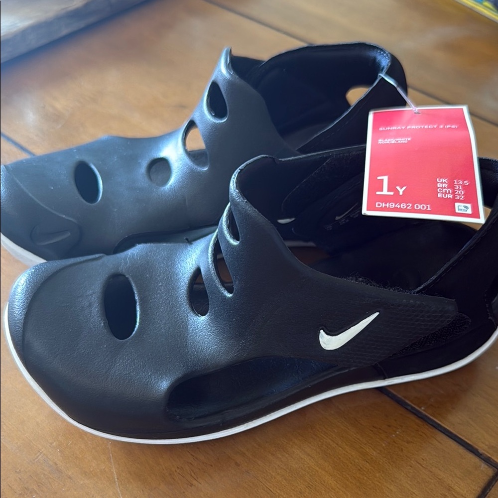 Kids Nike Black and White Slip-On Sandals